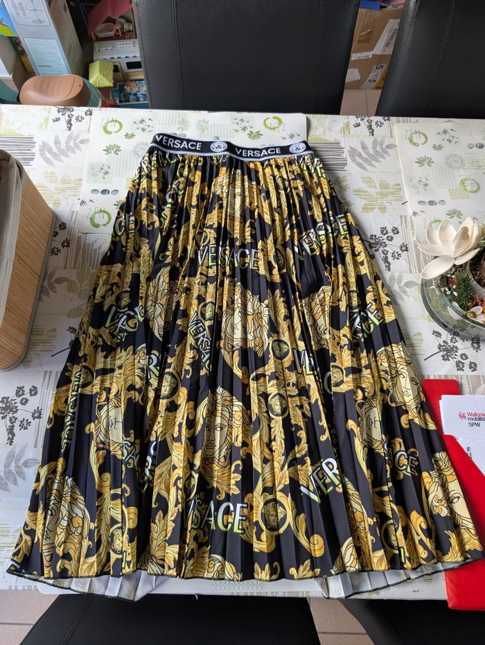 Jupe Versace taille L négociable de 10%
