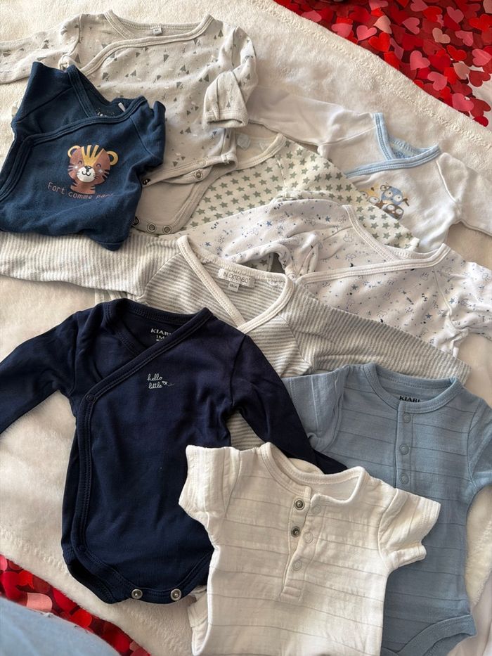 Lot vêtement bébé 1mois voir 2/3 articles naissance - photo numéro 10