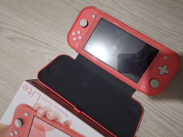 Nintendo Switch lite - photo numéro 2