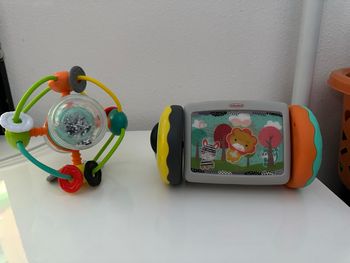 Lot jouets bébé