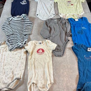 Lot 9 bodies 12 mois