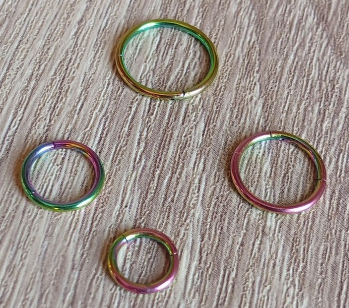 Lot 4 anneaux piercings