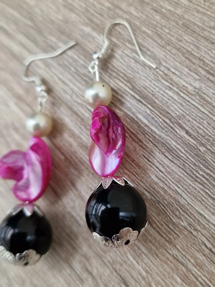 Boucles D'oreilles Perles Noir Et Blanc Perles Coquillage Fuchsia - photo numéro 9