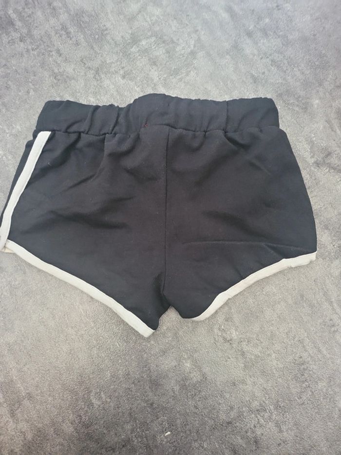 Lot 3 shorts fille 10 ans très bon état - photo numéro 12