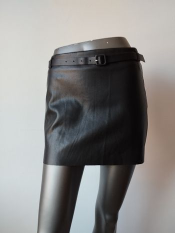 Mini jupe en similicuir avec ceinture Mango taille XS 
