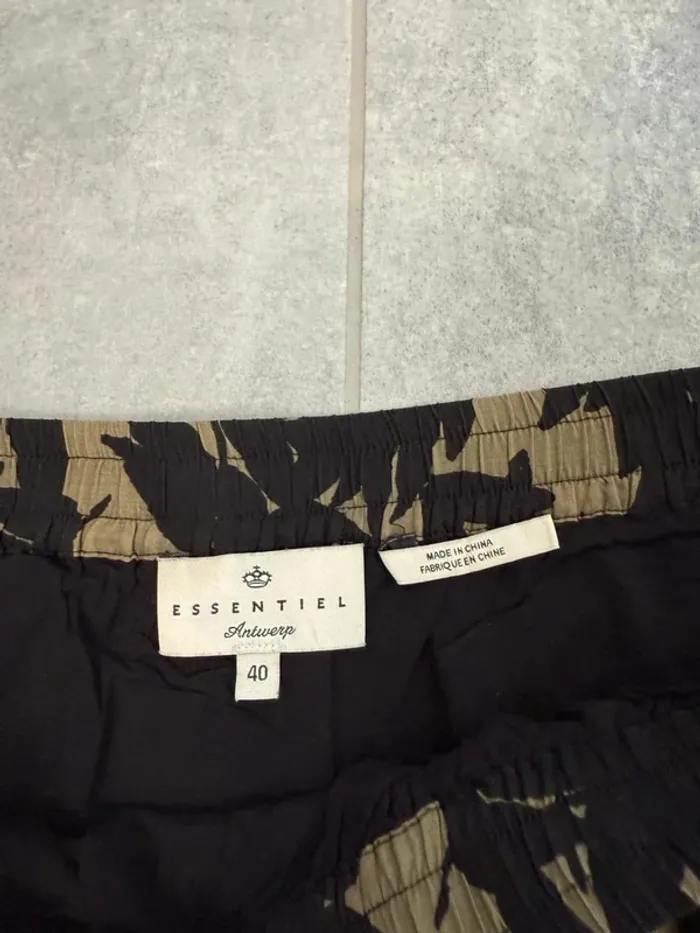 Jupe Essentiel en soie taille 40 noire et kaki parfait état - photo numéro 4