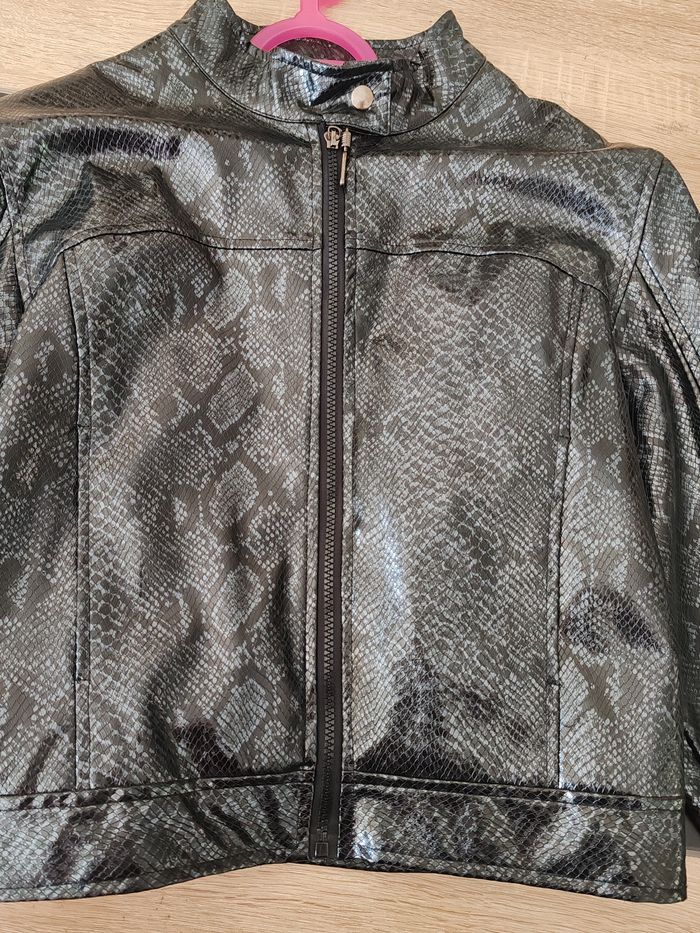 Perfecto simili cuir noir  effet serpent - photo numéro 5