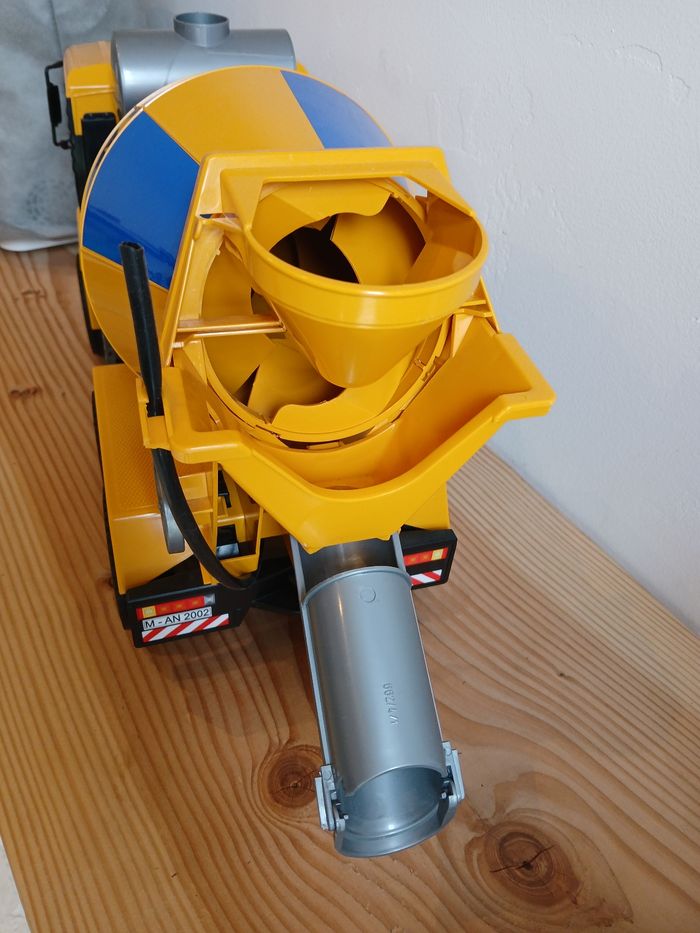 Camion toupie et pelle mécanique - photo numéro 5