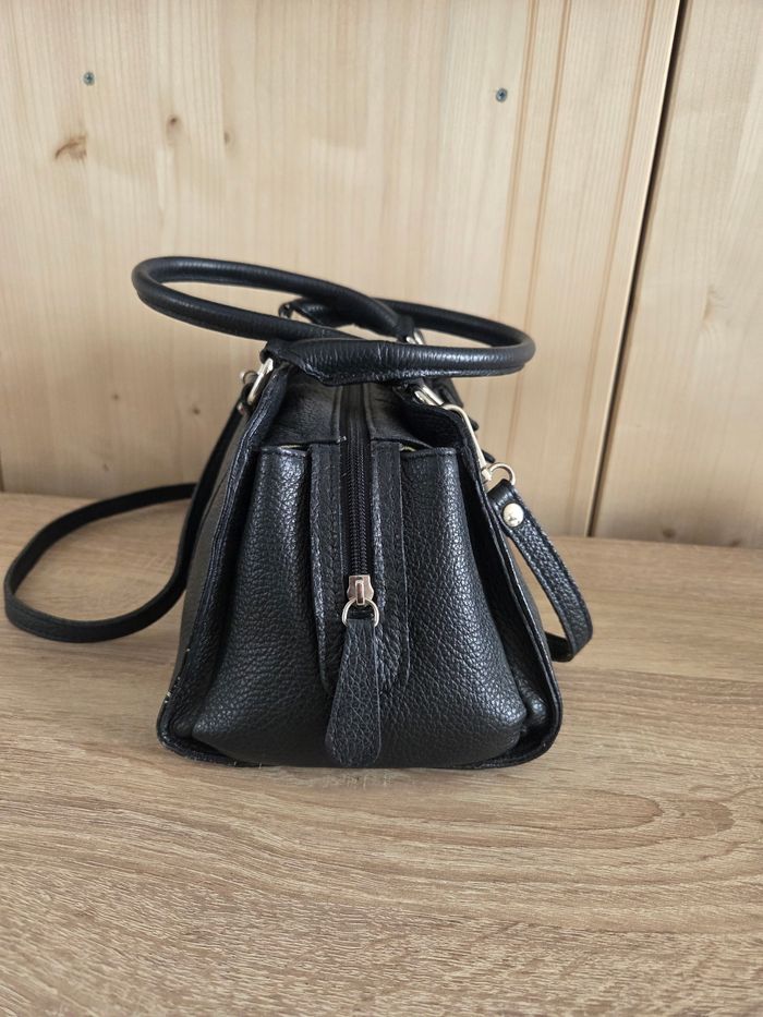 Sac à main en cuir avec un petit nœud et bandoulière - photo numéro 5