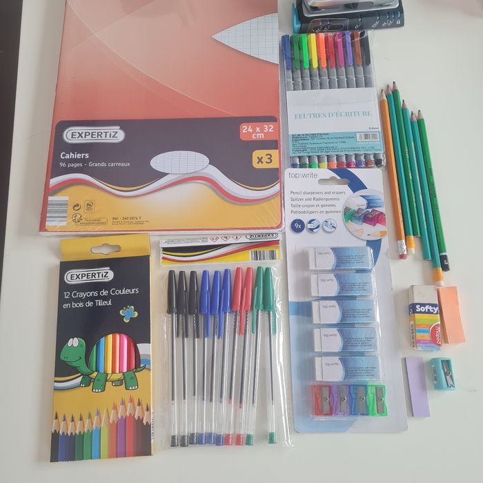 Lot de fournitures scolaires - photo numéro 2