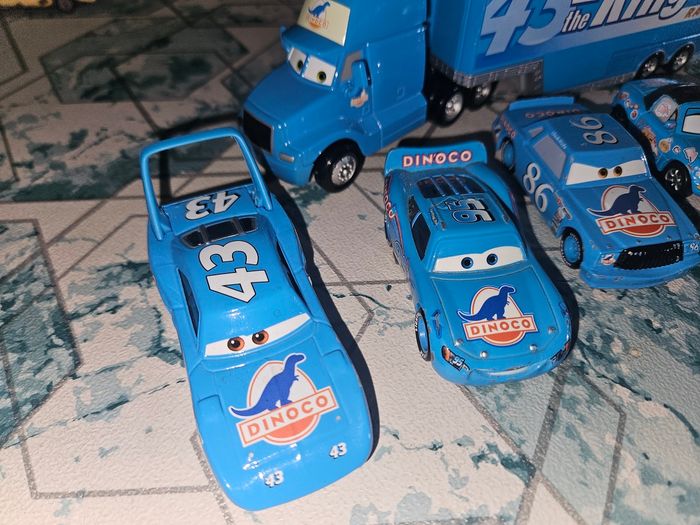 Disney Pixar Cars véhicule Camion Transporteur dinoco king 43 + toutes les voitures - photo numéro 3