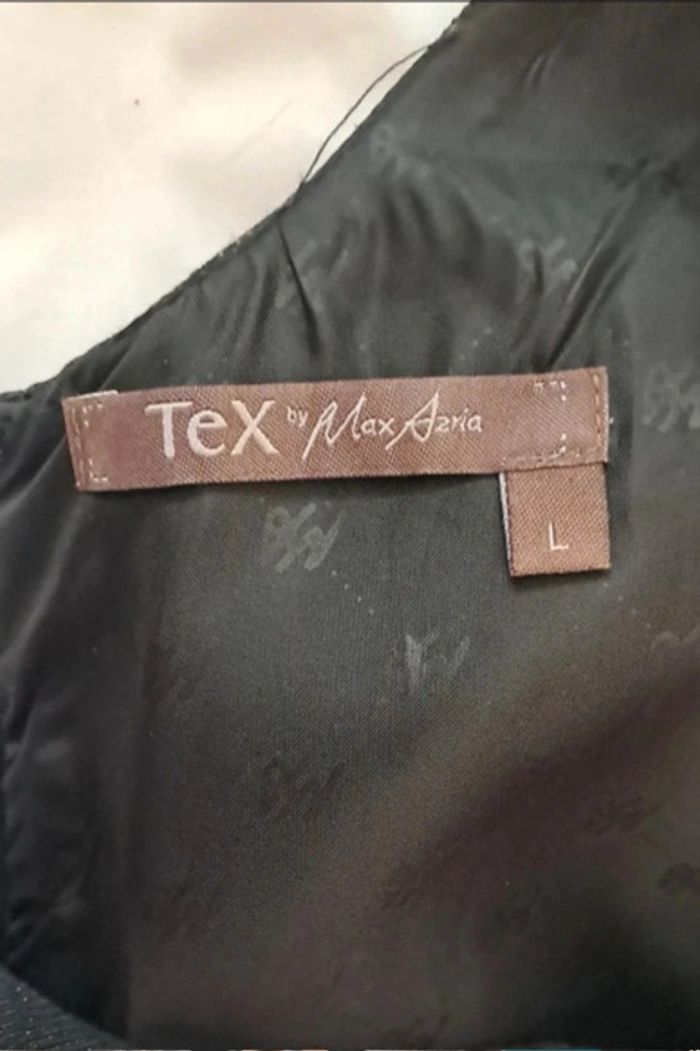 Robe noire avec motifs relief TBE Taille 40 - photo numéro 7