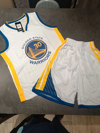 Tenue NBA golden state warriors Stephen Curry blanc. T.L