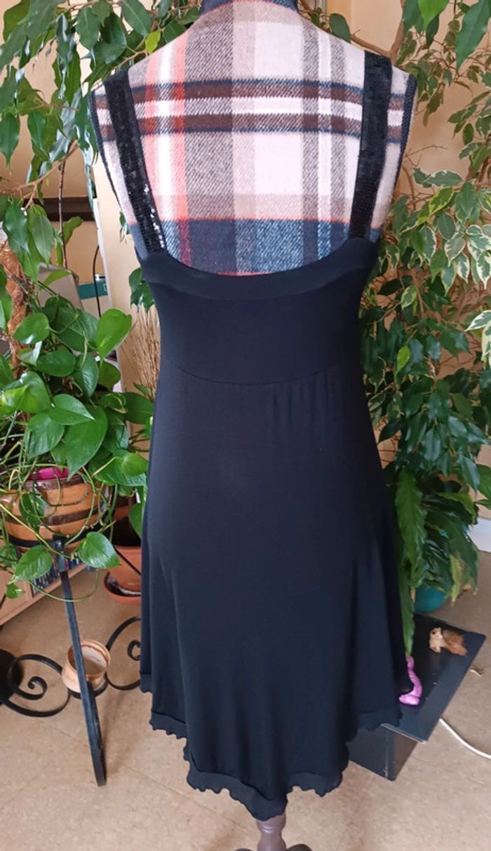 Robe noire et sequins - photo numéro 2