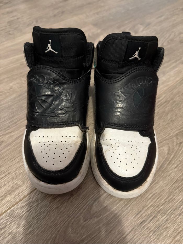 Baskets montantes Nike Jordan Pointure 29,5 - photo numéro 4