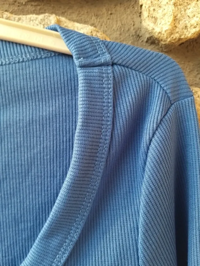 Très beau tee-shirt femme bleu - photo numéro 2
