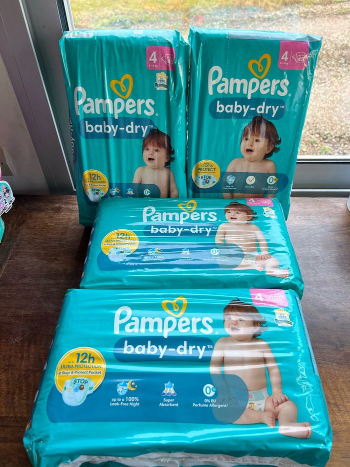 Couche taille 4 Pampers Baby Dey : 180 Couches (4*45)
