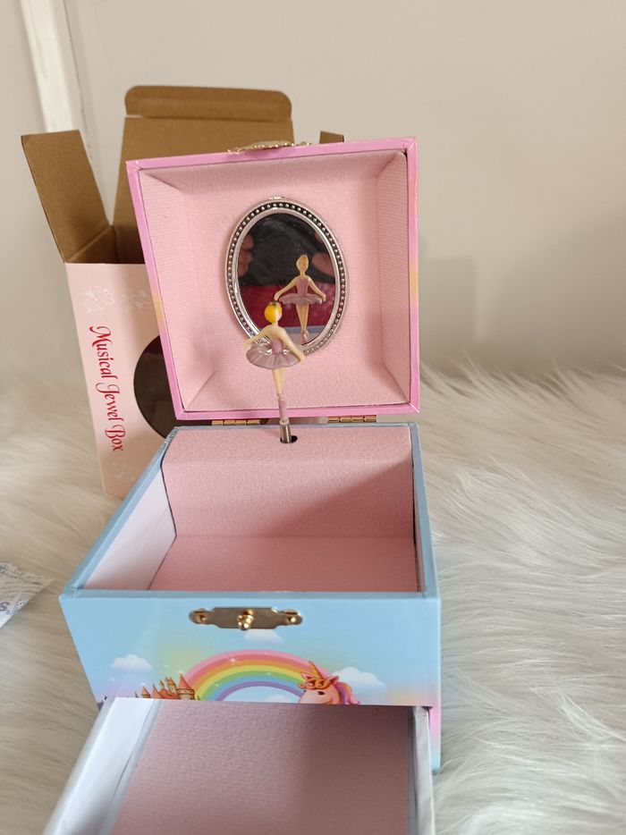 Boite a bijoux avec danseuse neuf - photo numéro 4