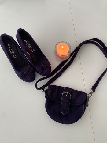 Escarpins comme neufs et son petit sac assorti