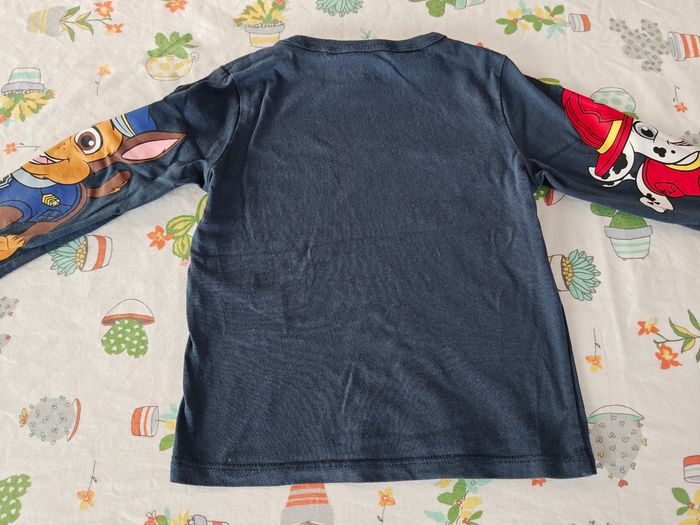 Lot de 2 tee-shirt manches longues h et m tbe 18 24 mois - photo numéro 5