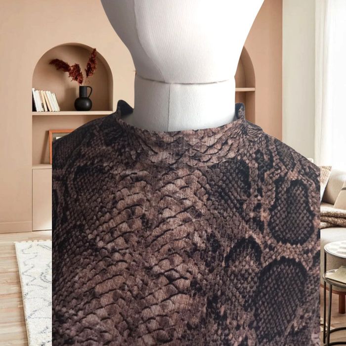 Haut à manches courtes ZARA, imprimé serpent 🐍, en très bon état - photo numéro 2
