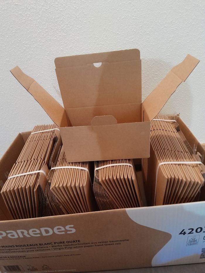 Lot de 80 cartons neufs