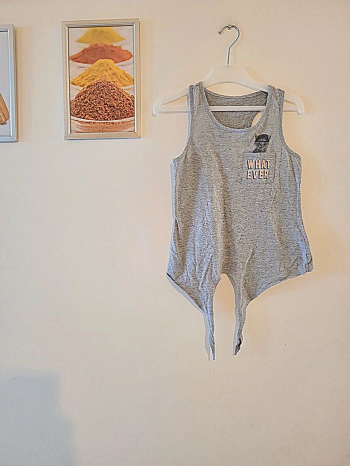 Magnifique débardeur gris à noué Taille 10 ans