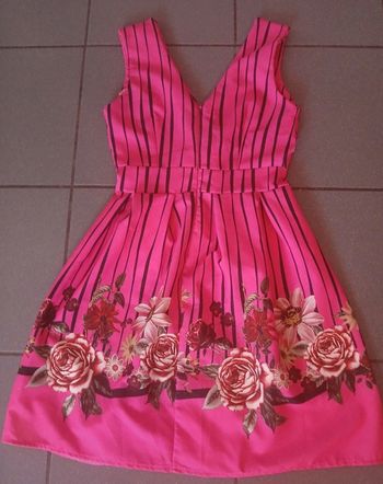 Magnifique robe rose 🌹
Taille S 36