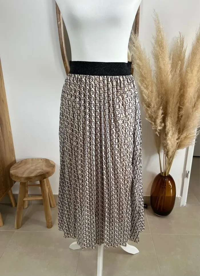 Jupe midi beige avec monogramme D - photo numéro 3