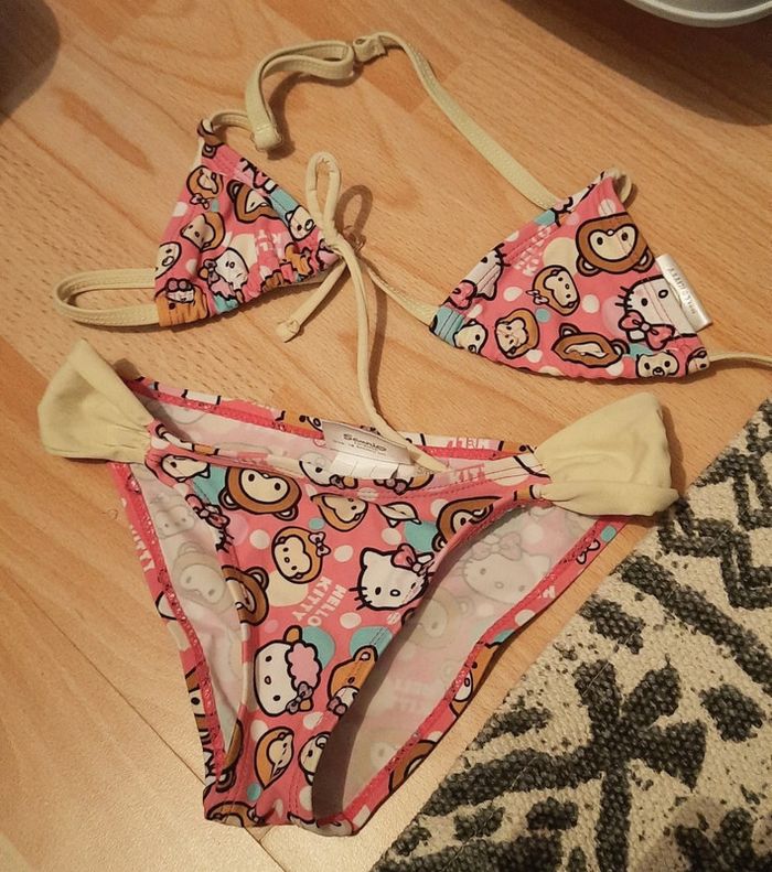 Maillot de bain 2 pièces. Hello kitty