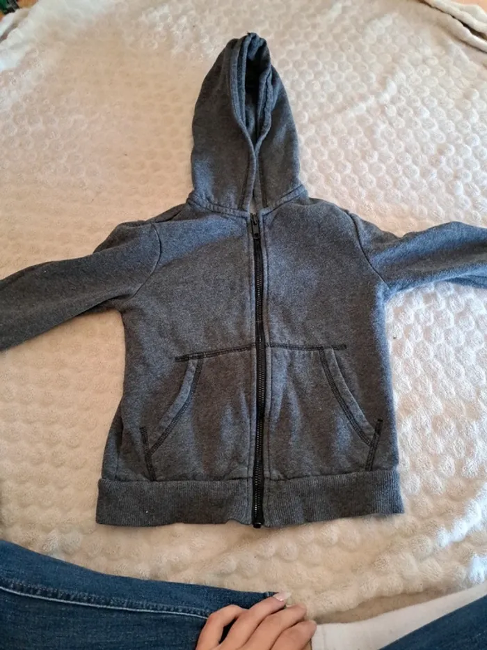 Joli gilet – fermeture et capuche