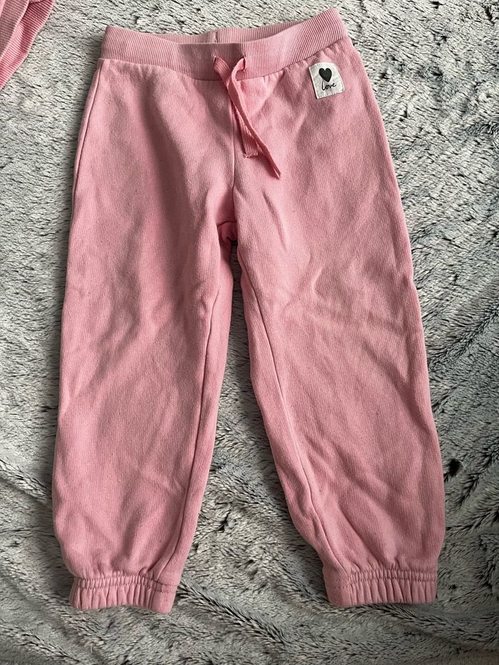 Ensemble jogging rose H&M 1 an et demi/2ans - photo numéro 4