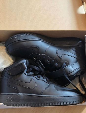 Neuves non portées🤩😍🥰🏷🏷  baskets air force one mid mixte NIKE  (ferme)🤩😍👍🏷🏷