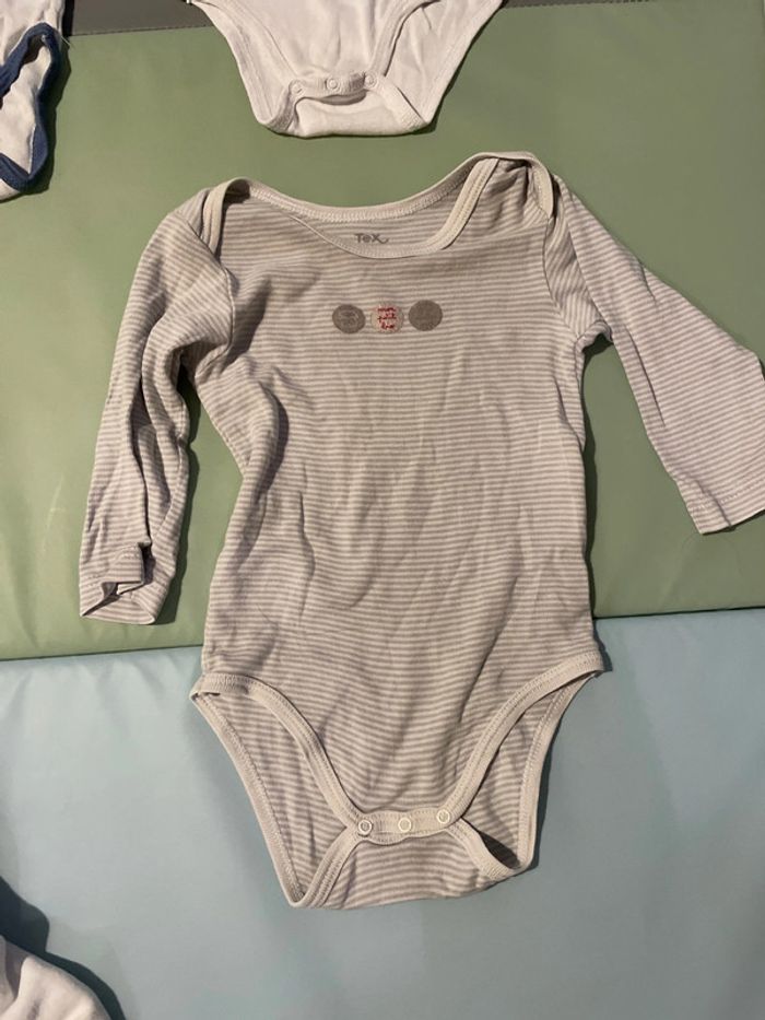 Lot de 4 bodies à manches longues 12 mois + 1 offert - photo numéro 6