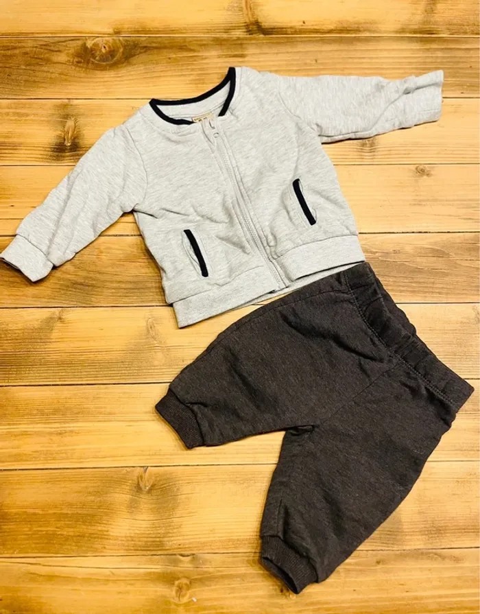 Ensemble gilet zippé et jogging gris 6 mois