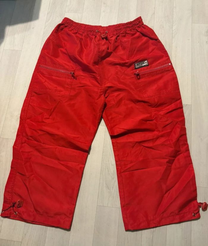 Pantacourt taille 2 rouge avec des poches très bon état