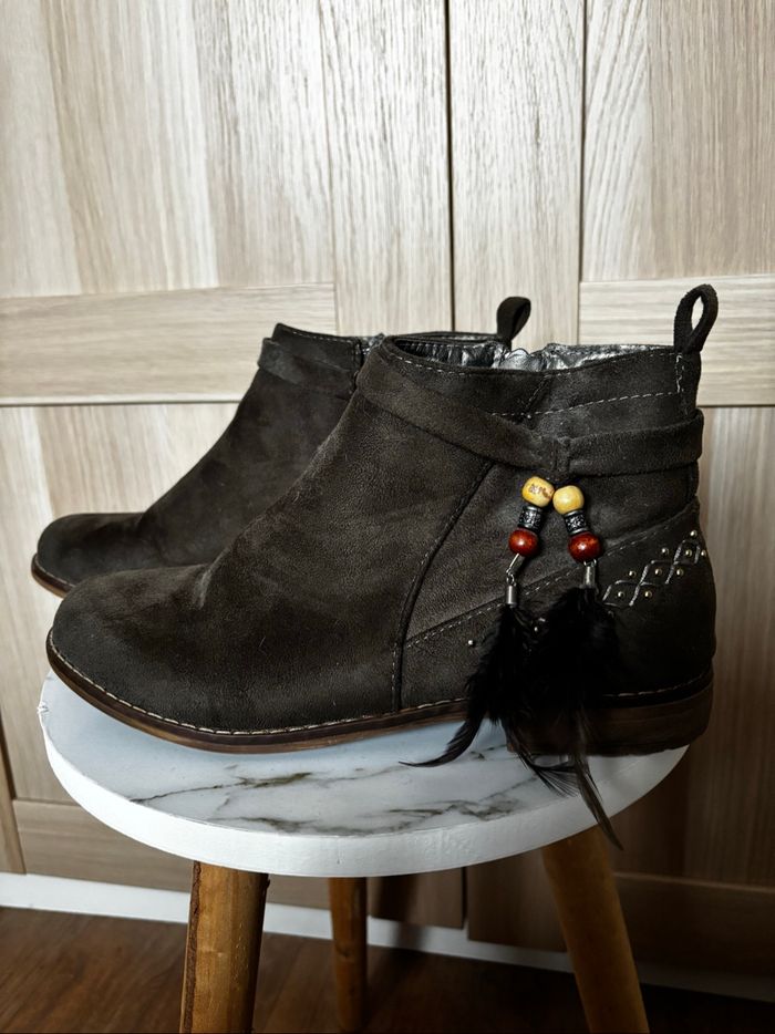 Bottines vert/kaki suédine plumes t.39