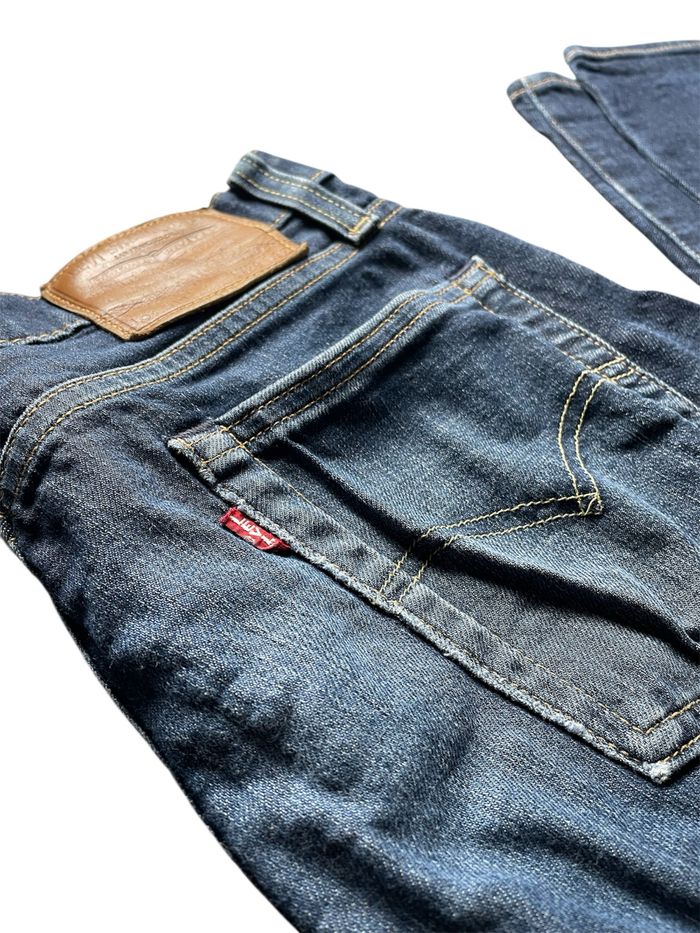 Jean Levi’s vintage couleur Bleu Brut avec couture jaune coupe 510 - Taille W 29 L32 - photo numéro 3