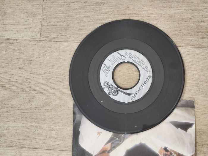 Vinyle Michael Jackson – Billie Jean (45T, 7”) – 1982 - photo numéro 4