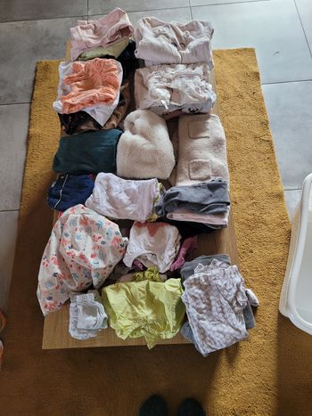 Vends lot filles complets 12 mois