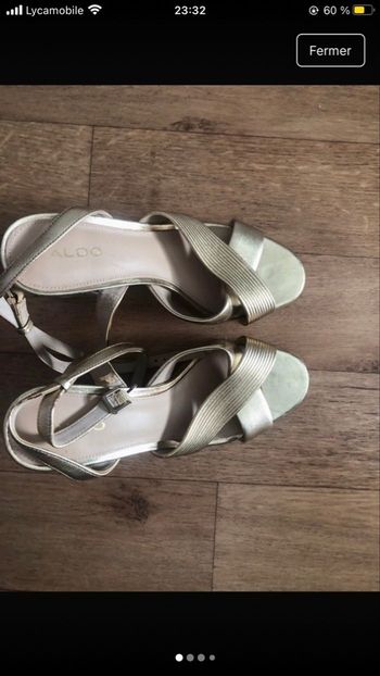 Sandale a talons doré marque aldo