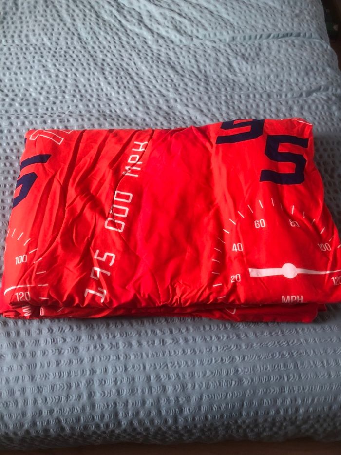 Couette enfant Cars 140 x 190 cm en TBE - photo numéro 3