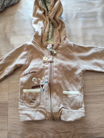 Veste 6 mois avec capuche