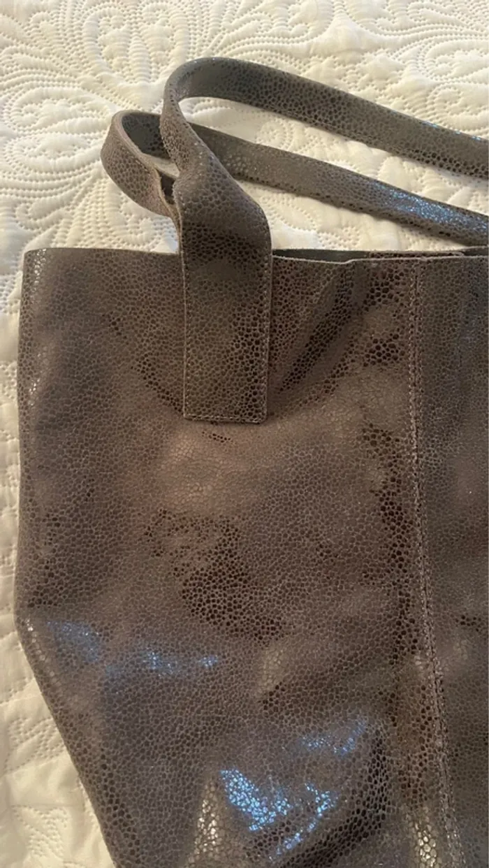 Sac fourre-tout gris légèrement brillant - photo numéro 4
