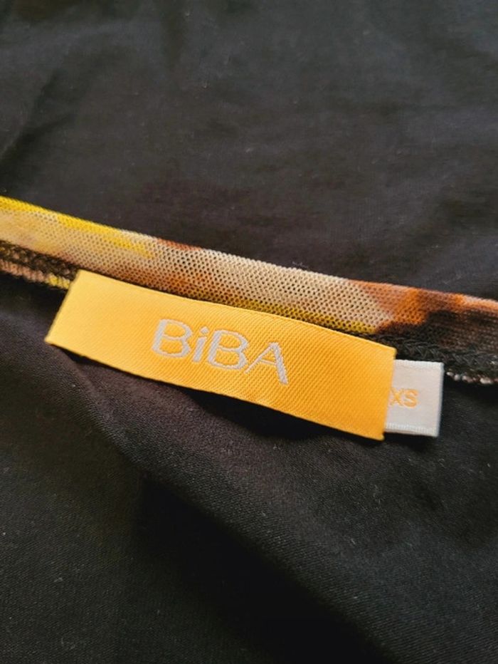 Tee shirt original noir strass
multicolore fleurs Biba taille XS
34 - photo numéro 6