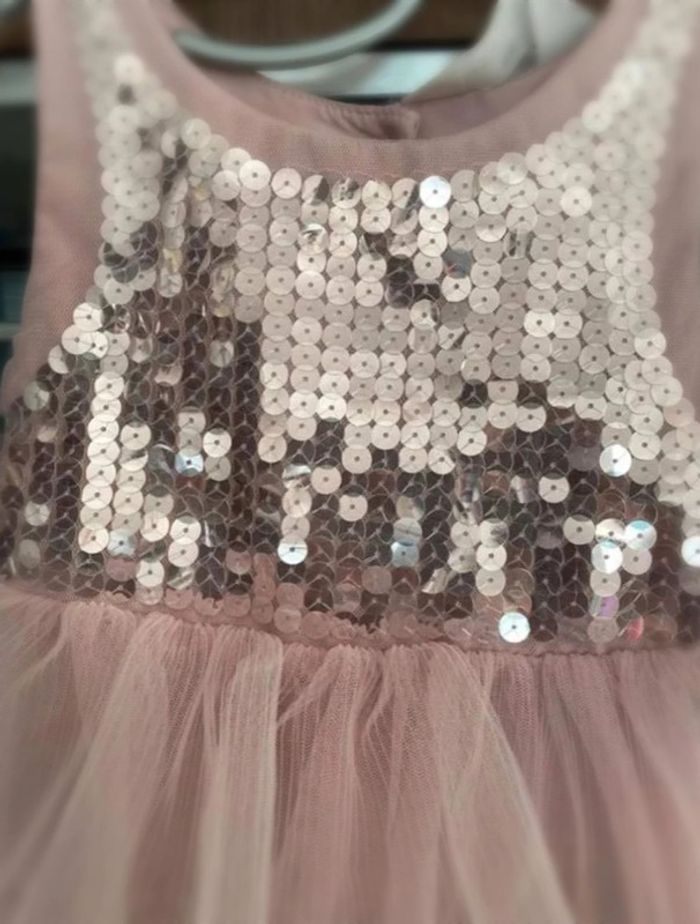 🌸  Robe  en  tulle & sequins  -  Taille 24 mois - Comme neuve 🌸 - photo numéro 2