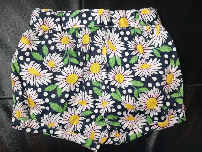 Short 18 mois neuf - photo numéro 2