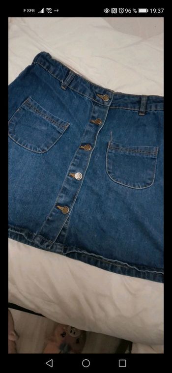Très belle jupe en jean taille 16 ans