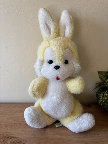 Ancienne peluche vintage lapin jaune blanc langue rouge nounours