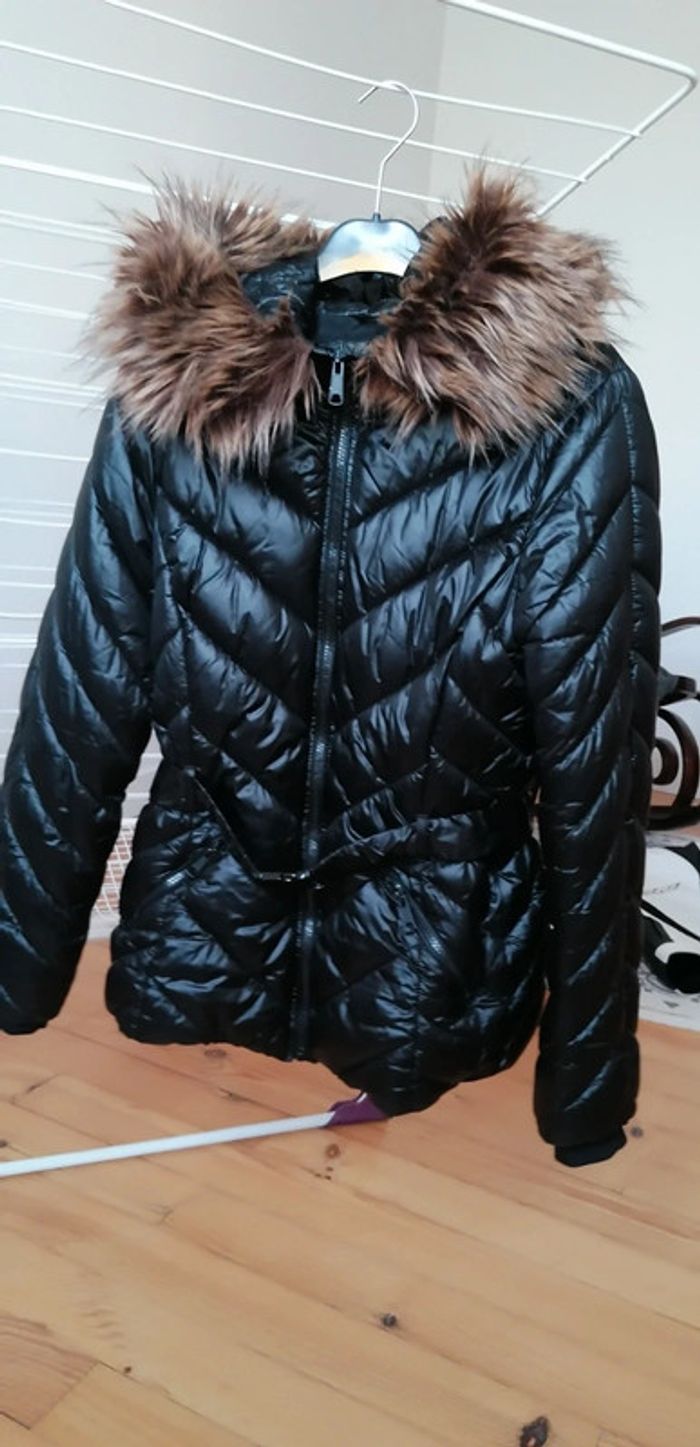 Manteau avec fourrure - photo numéro 3